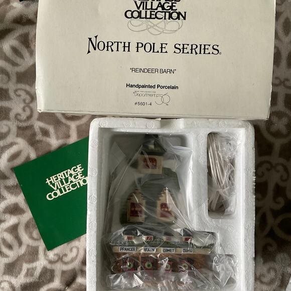 Department 56 reindeer barn, Heritage Village collection new light up Village - Picture 1 of 2